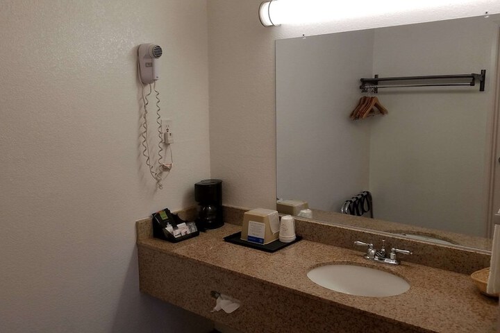 Room 5 of 17