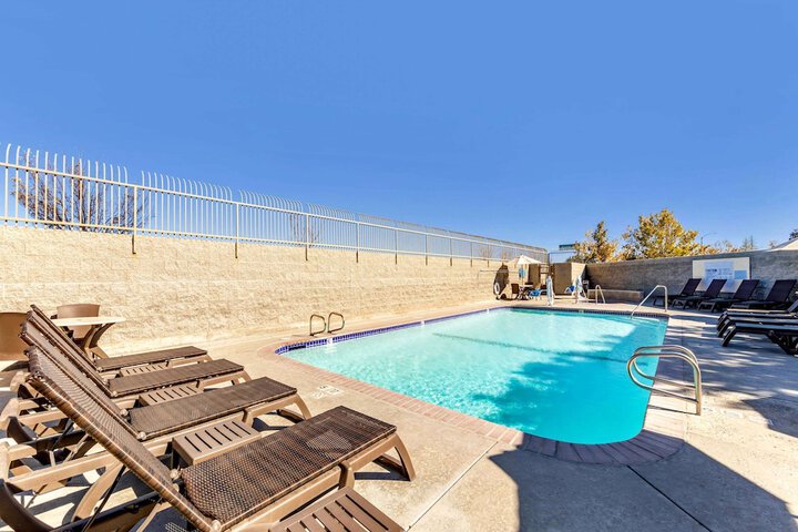 Pool 4 of 37
