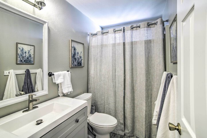 Charming Chester Home w / Furnished Porch!