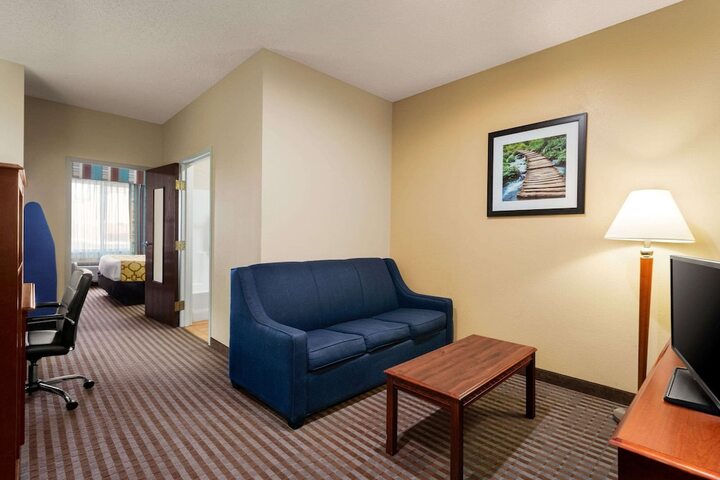 Room 9 of 18