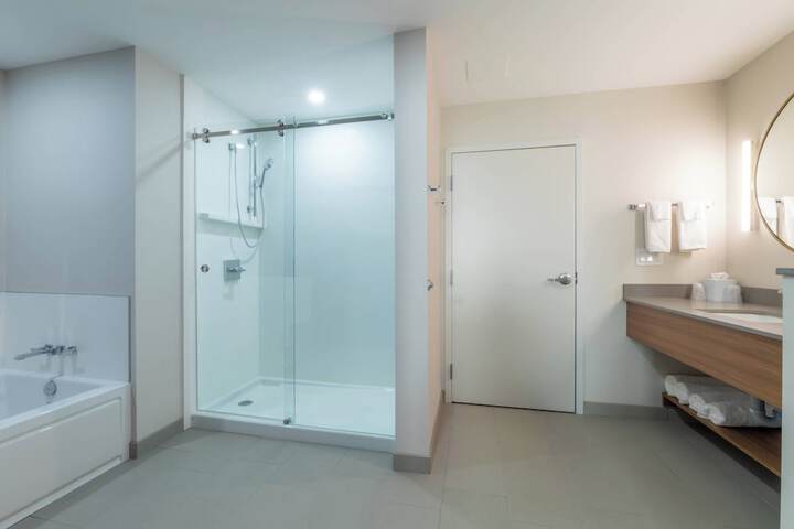 Room 18 of 25