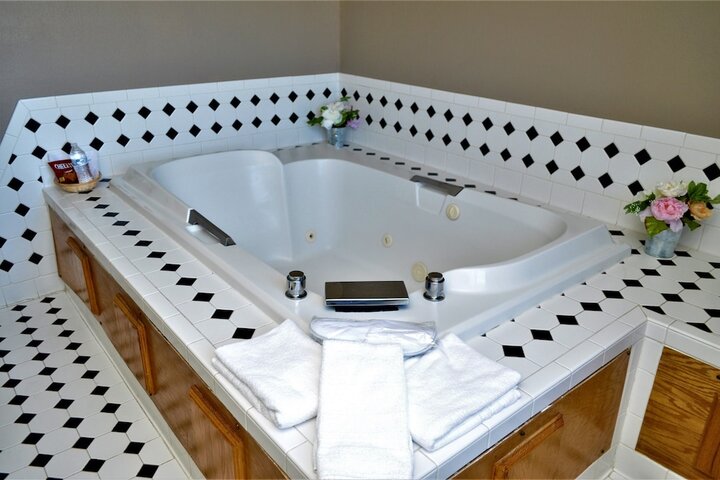 Hot Tub 67 of 73