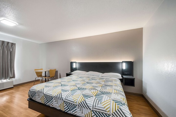 Room 18 of 38