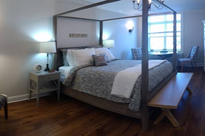 Harbor House Inn