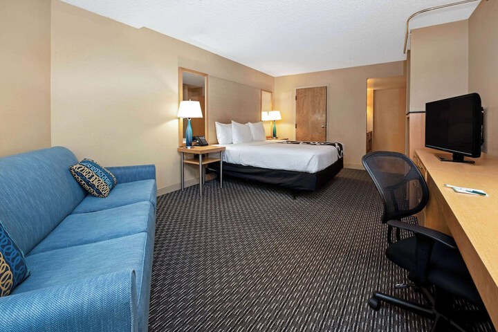 Room 28 of 40