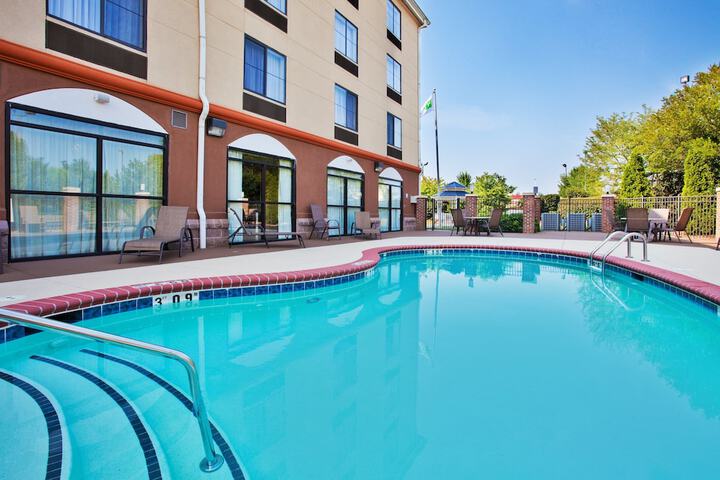 Holiday Inn Express & Suites Charlotte-Concord-I-85 by IHG