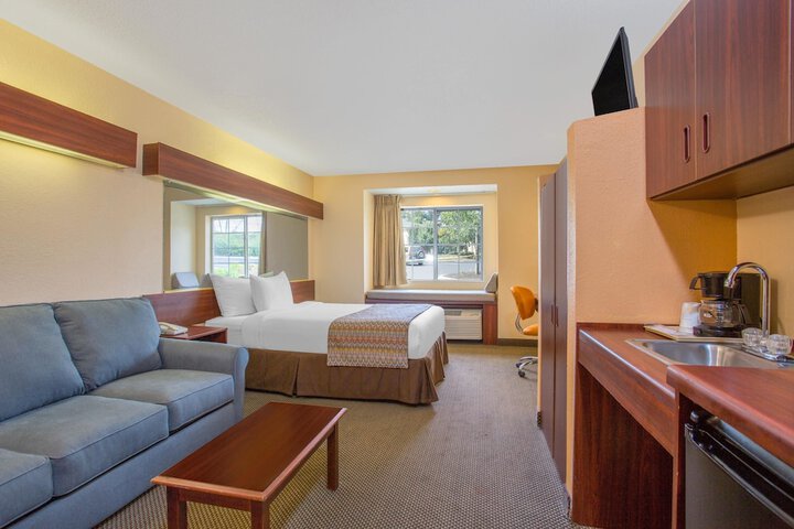 Room 10 of 21