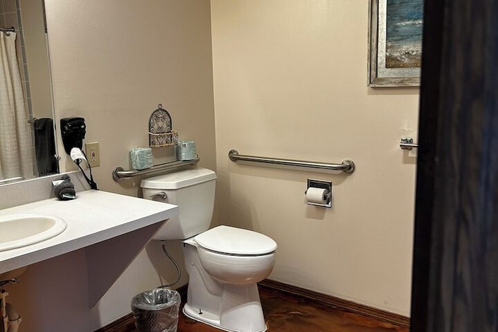 Lamplighter Cabins & Suites