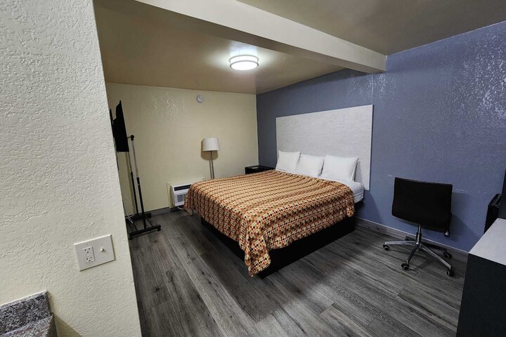 Room 33 of 38