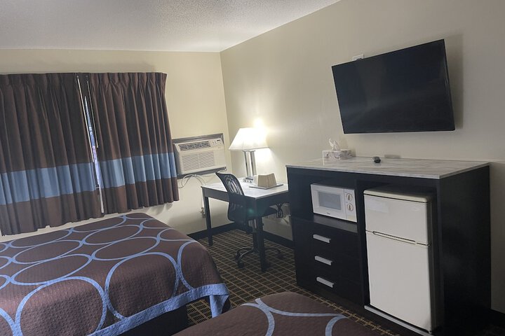 Room 9 of 15