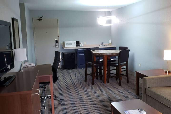 Room 8 of 10