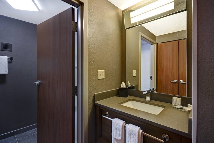 Room 32 of 82