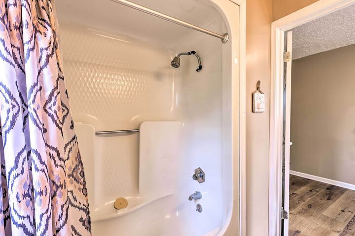 Charming Gadsden Home w / Golf Course Views!