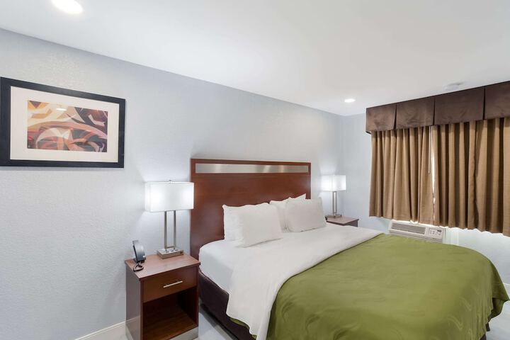 Room 28 of 37