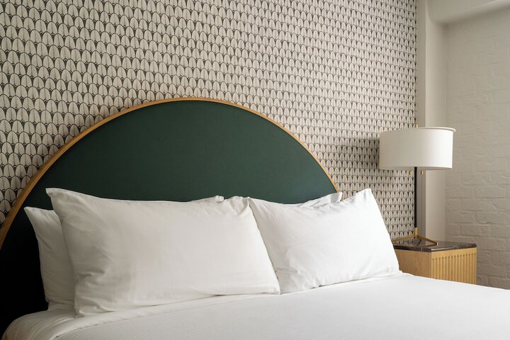 Room 93 of 147