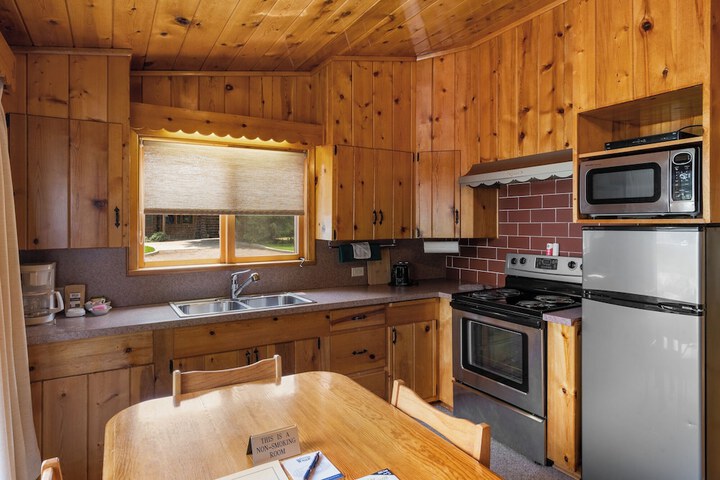 El Western Cabins & Lodges