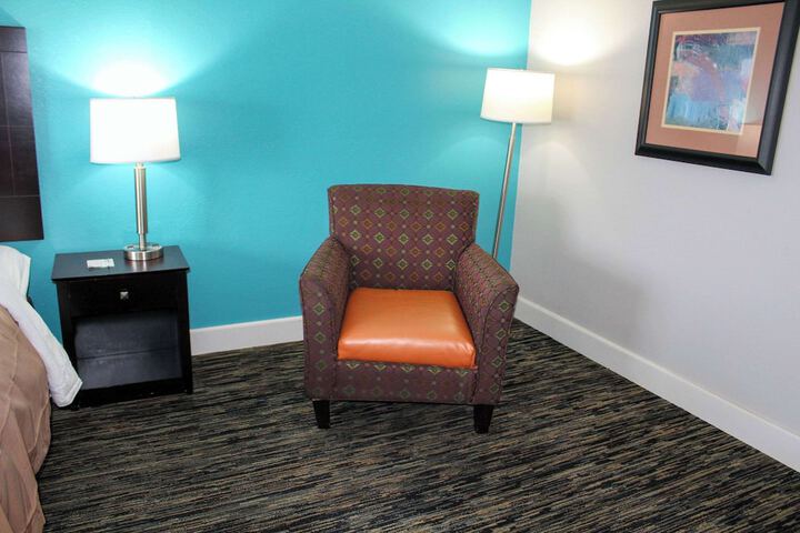 Room 11 of 32
