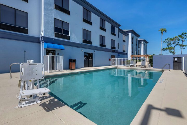 Pool 4 of 25