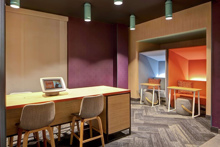Business Center 36 of 36