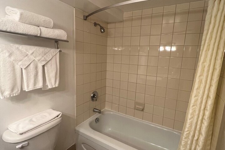 Room 72 of 151