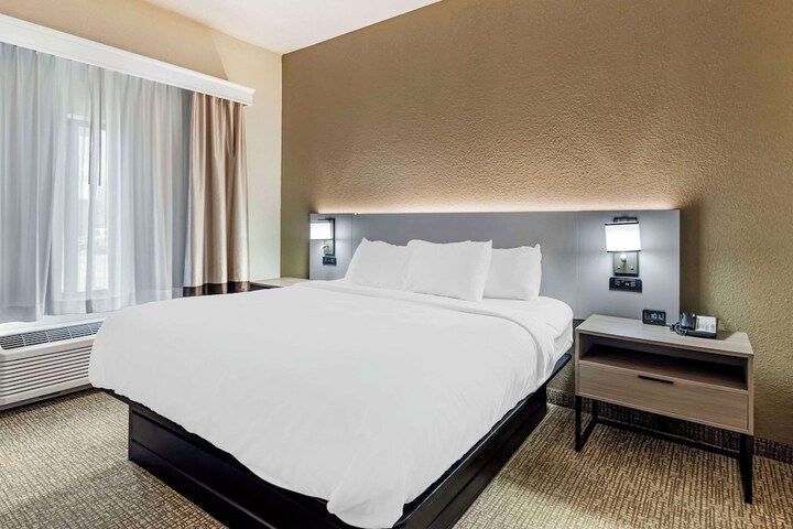Room 21 of 32