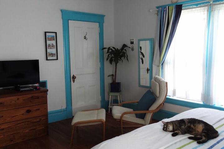Room 10 of 29