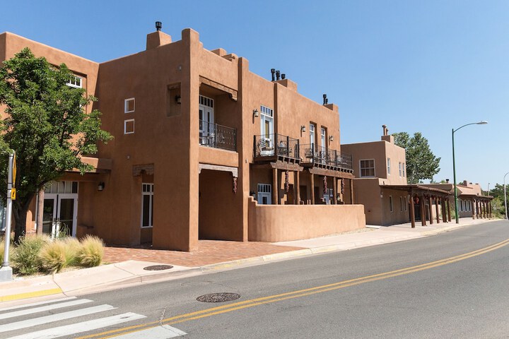 Hotel 5 of 55