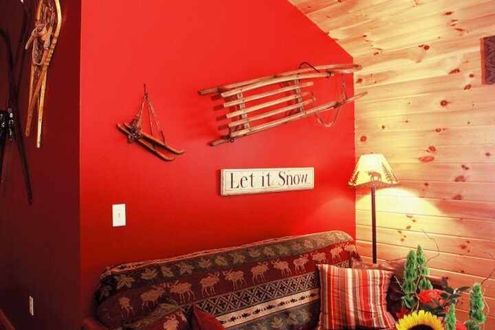 Upscale Fryeburg Cabin: Hot Tub + Billiards Table!