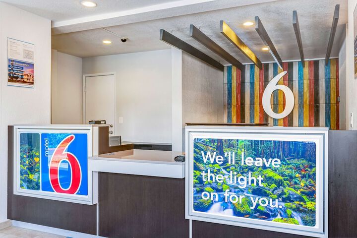 Motel 6 Kirkland WA - North Kirkland
