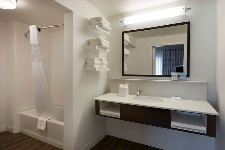 Room 15 of 36