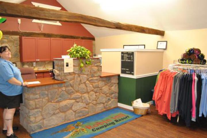 Robin Hill Camping Resort Cottage 7