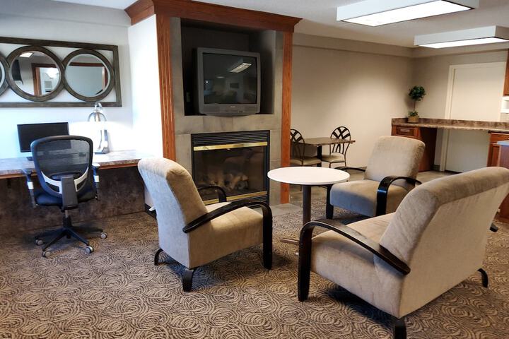 Lounge 38 of 45