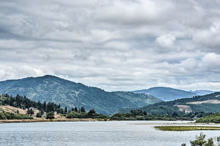 Gold Beach Apartment w / Activities - 2 Mi to Ocean
