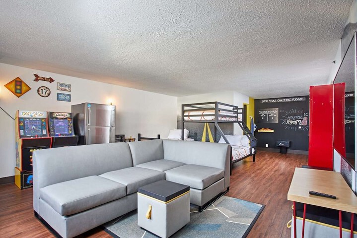 Room 4 of 19