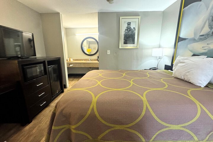 Super 8 by Wyndham Tupelo Airport
