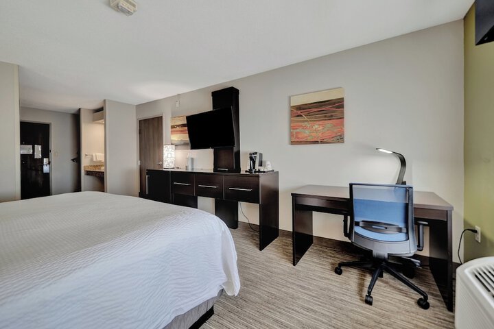 Room 52 of 163