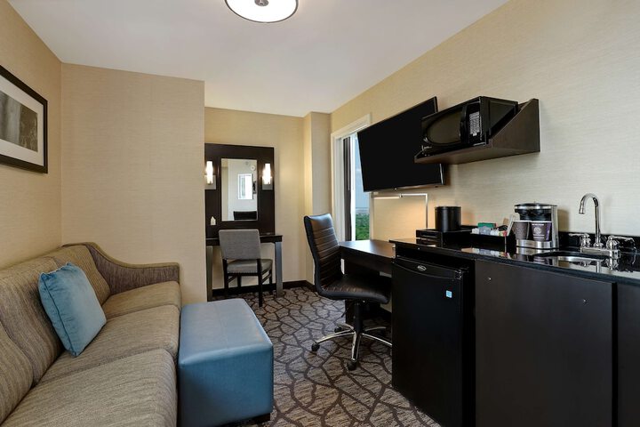 Room 70 of 106