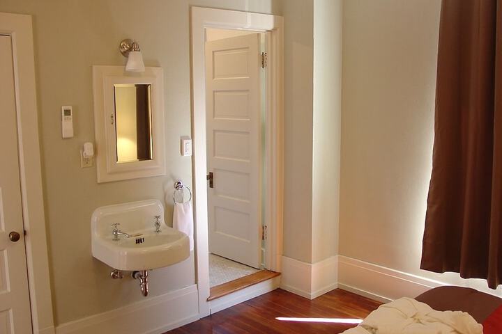 Room 20 of 68