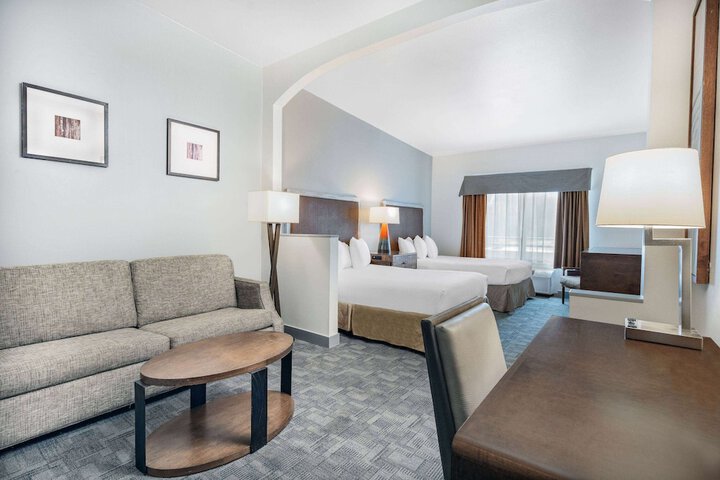 Room 18 of 28