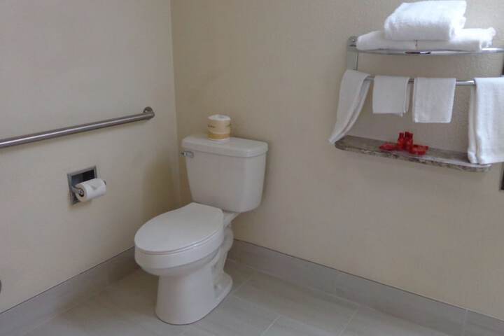 Room 17 of 18
