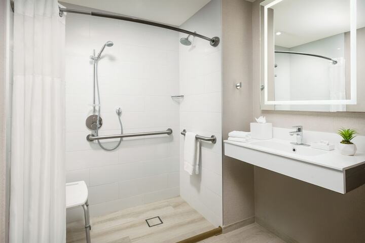 Room 35 of 104