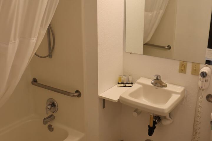 Room 27 of 47