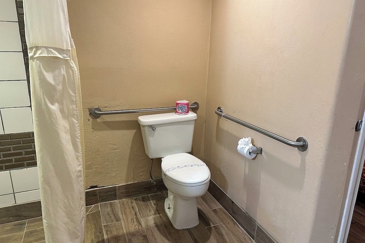 Room 9 of 15