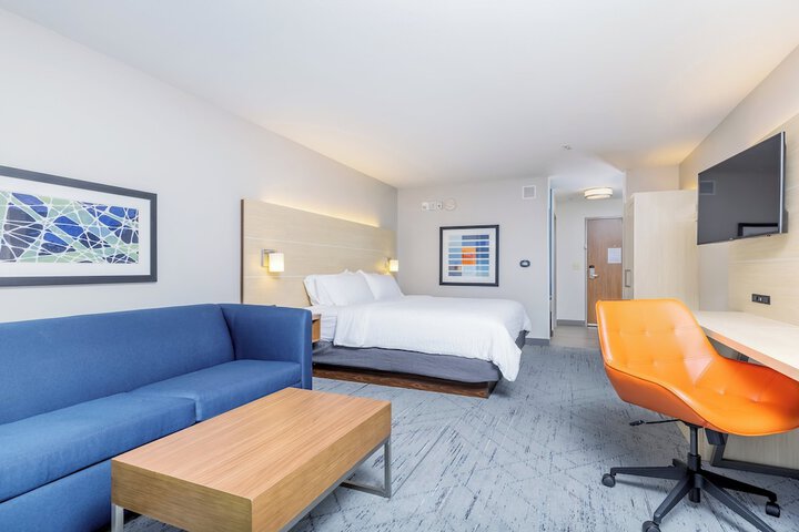 Holiday Inn Express & Suites Medford by IHG