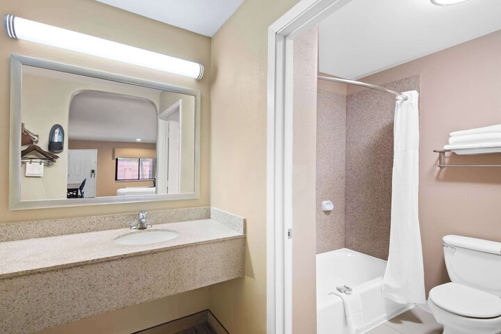 Best Western Cedar Inn