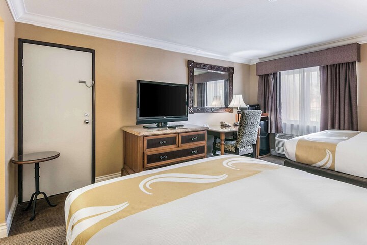 Room 17 of 27