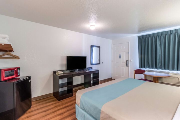 Room 11 of 30