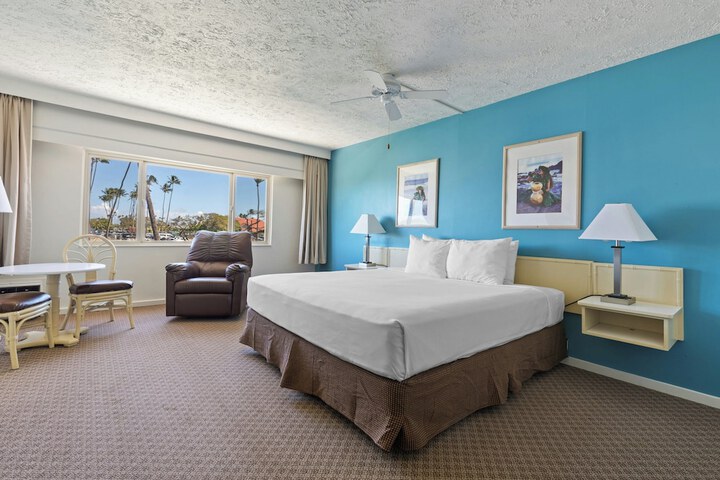Maui Seaside Hotel