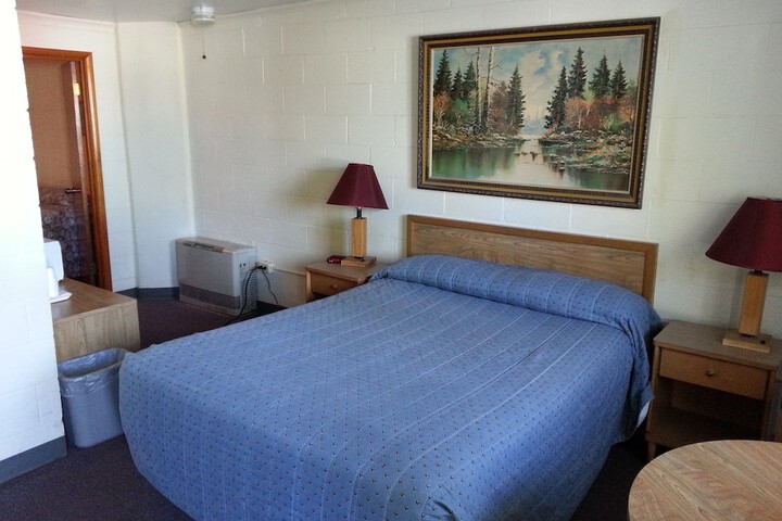 Room 4 of 8