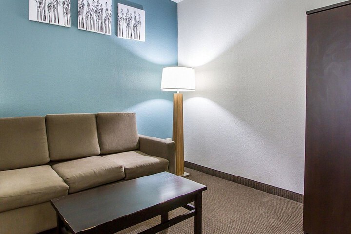 Room 26 of 38